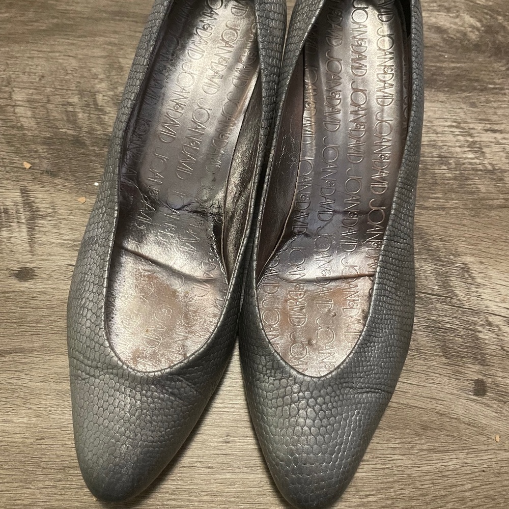 Joan & David Silver Snake Print Kitten Heel Pumps Size 10